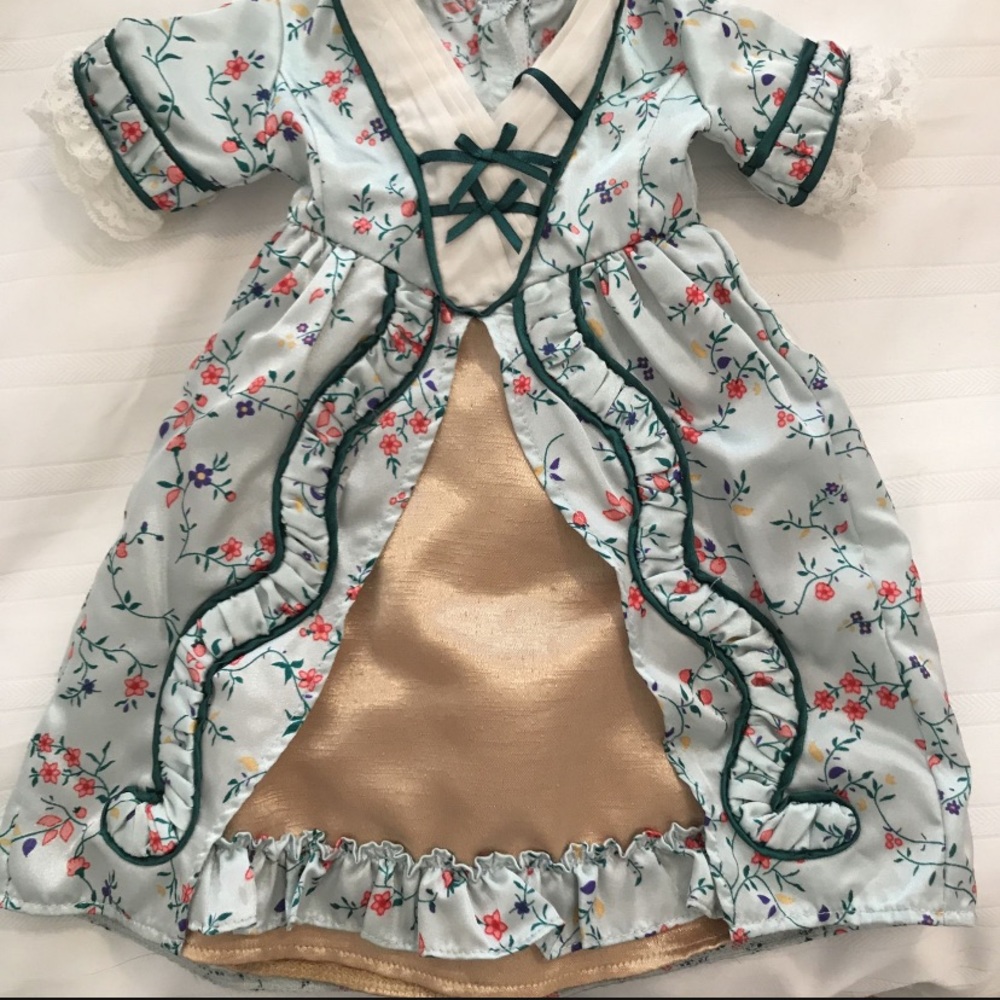 7 American Girl doll outfits